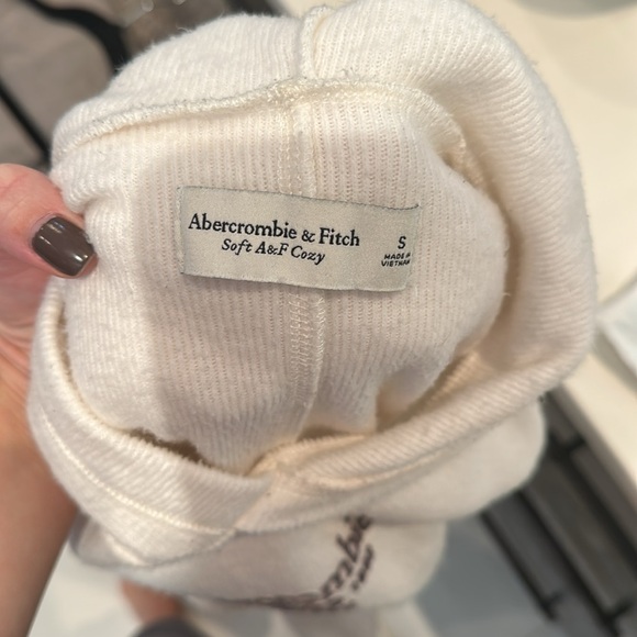 Abercrombie & Fitch Soft Sweater - Picture 3 of 3